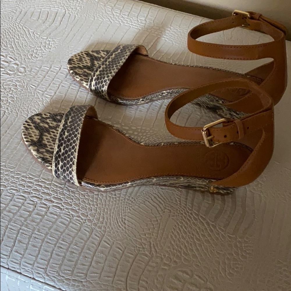 Tory Burch wedges 8.5 - Picture 2 of 3